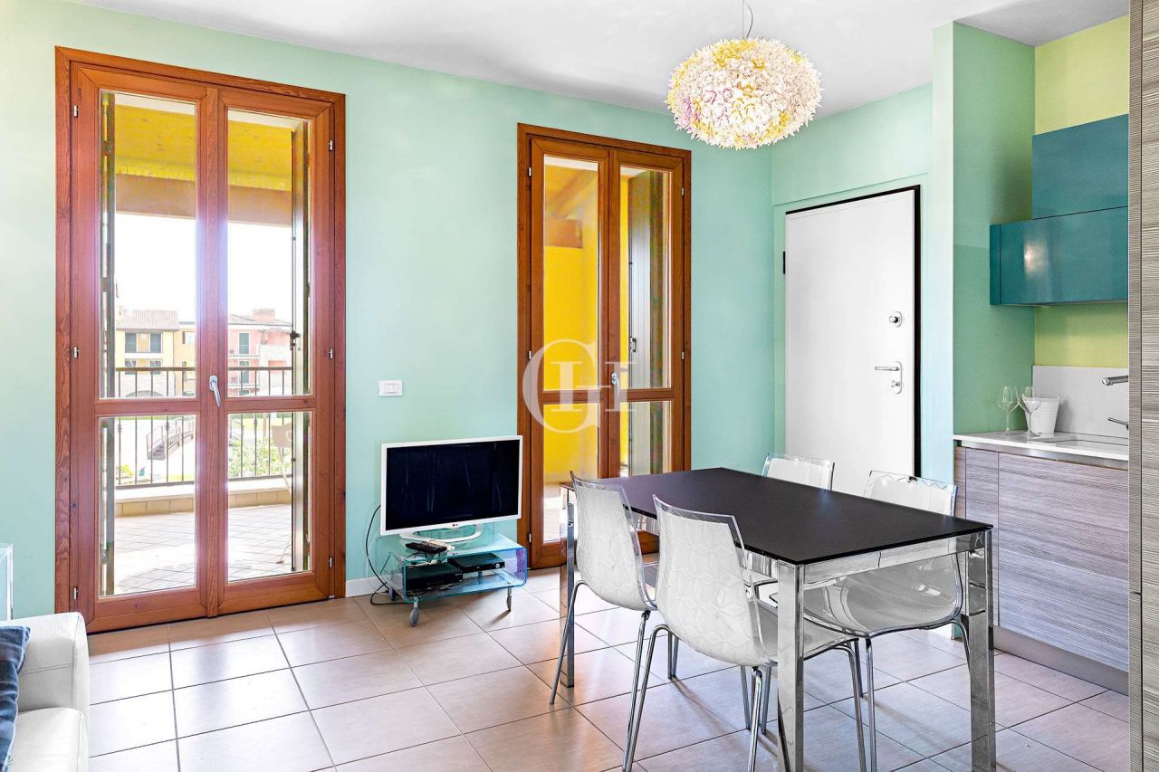 Квартира у озера Гарда, Италия, 71.6 м2 фото 2