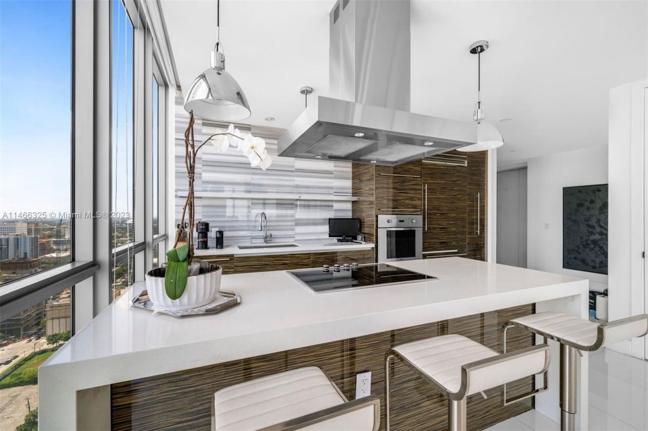 Квартира в Майами, США, 200 м2 фото 2