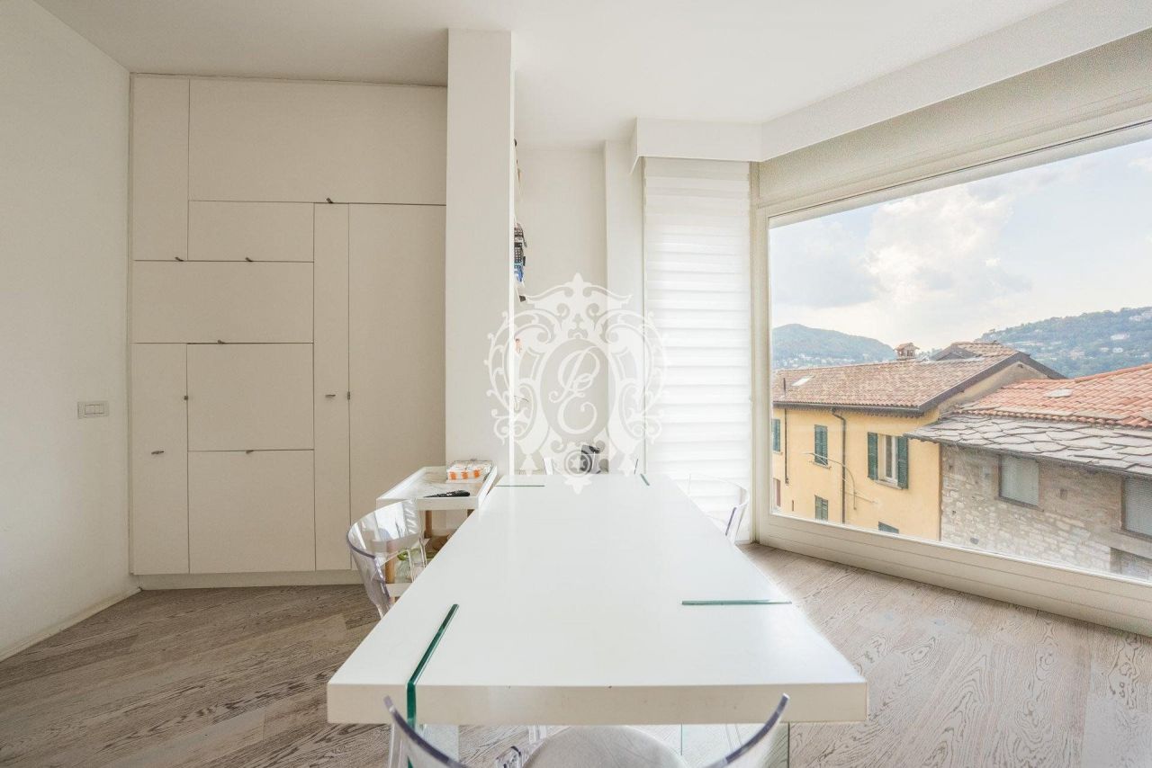 Квартира в Комо, Италия, 170 м2 фото 5