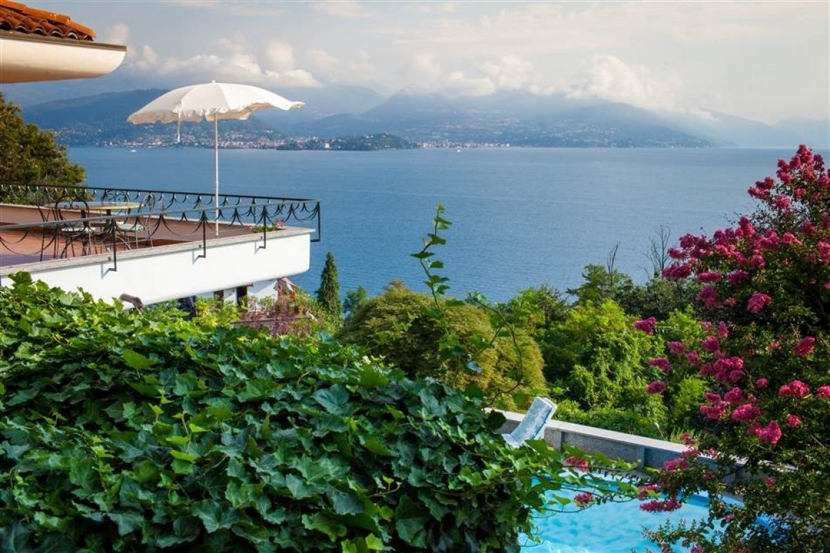 Дом у озера Маджоре, Италия, 380 м2 фото 1