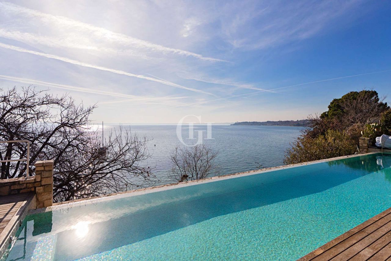 Вилла у озера Гарда, Италия, 400 м2 фото 2