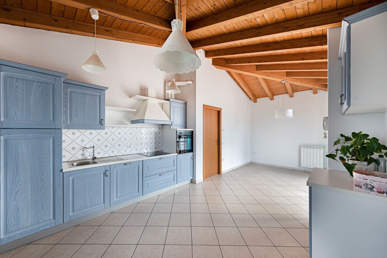 Апартаменты у озера Гарда, Италия, 75 м2 фото 3