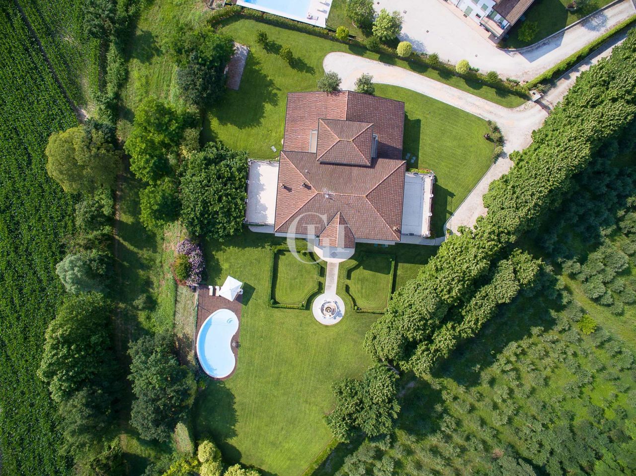 Вилла у озера Гарда, Италия, 500 м2 фото 4