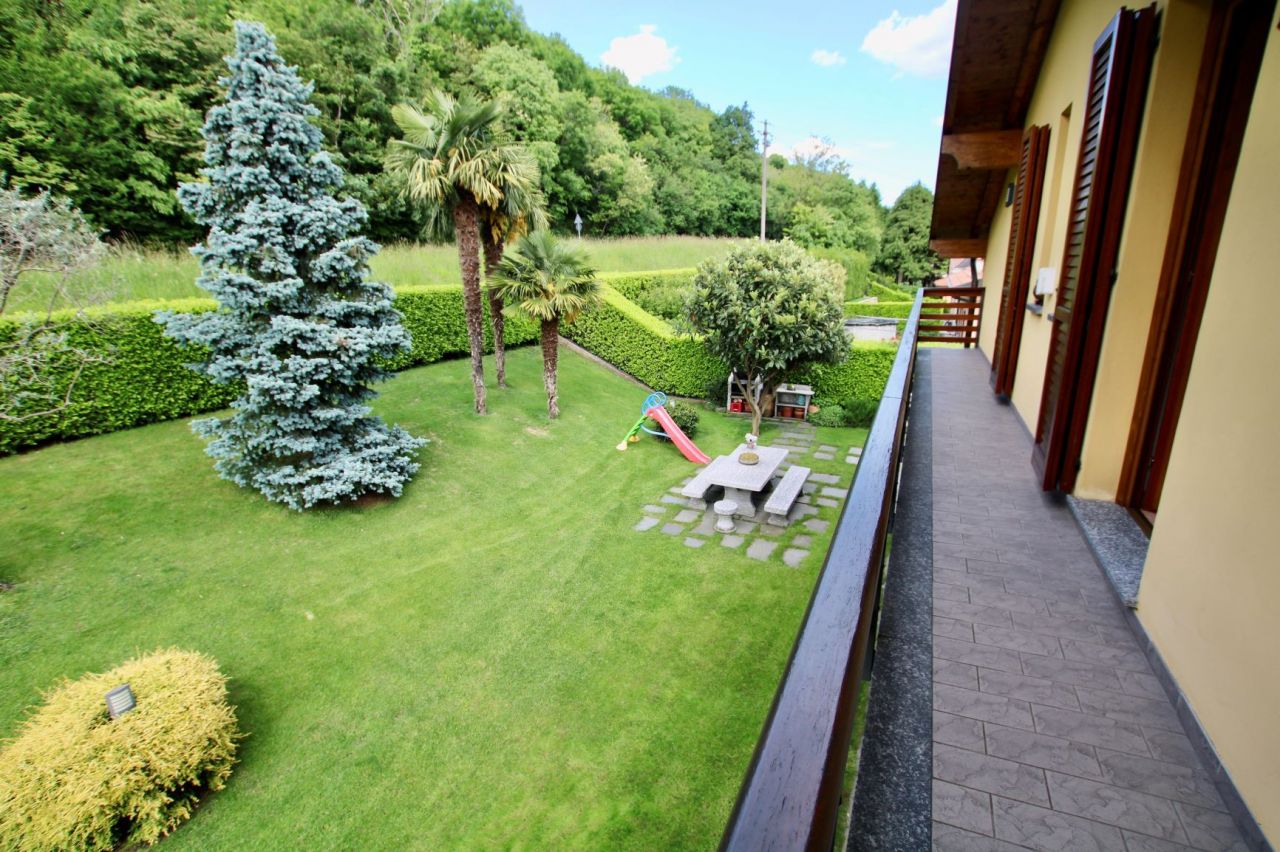 Вилла у озера Комо, Италия, 300 м2 фото 4