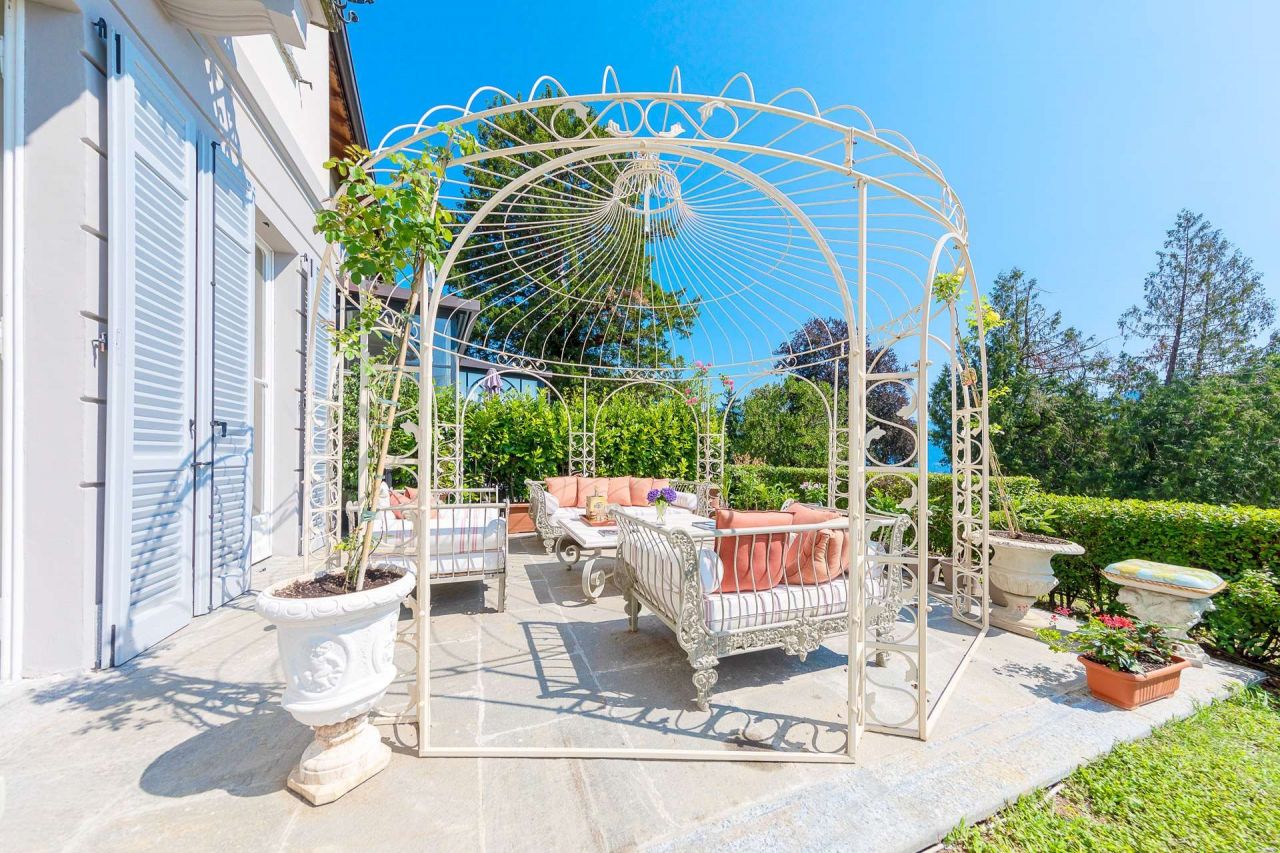 Апартаменты у озера Комо, Италия, 200 м2 фото 2