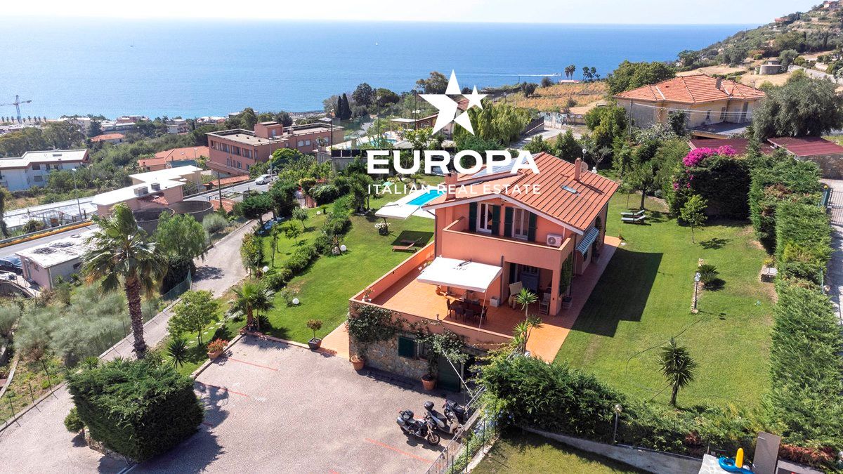 Вилла в Сан-Ремо, Италия, 300 м2 фото 2