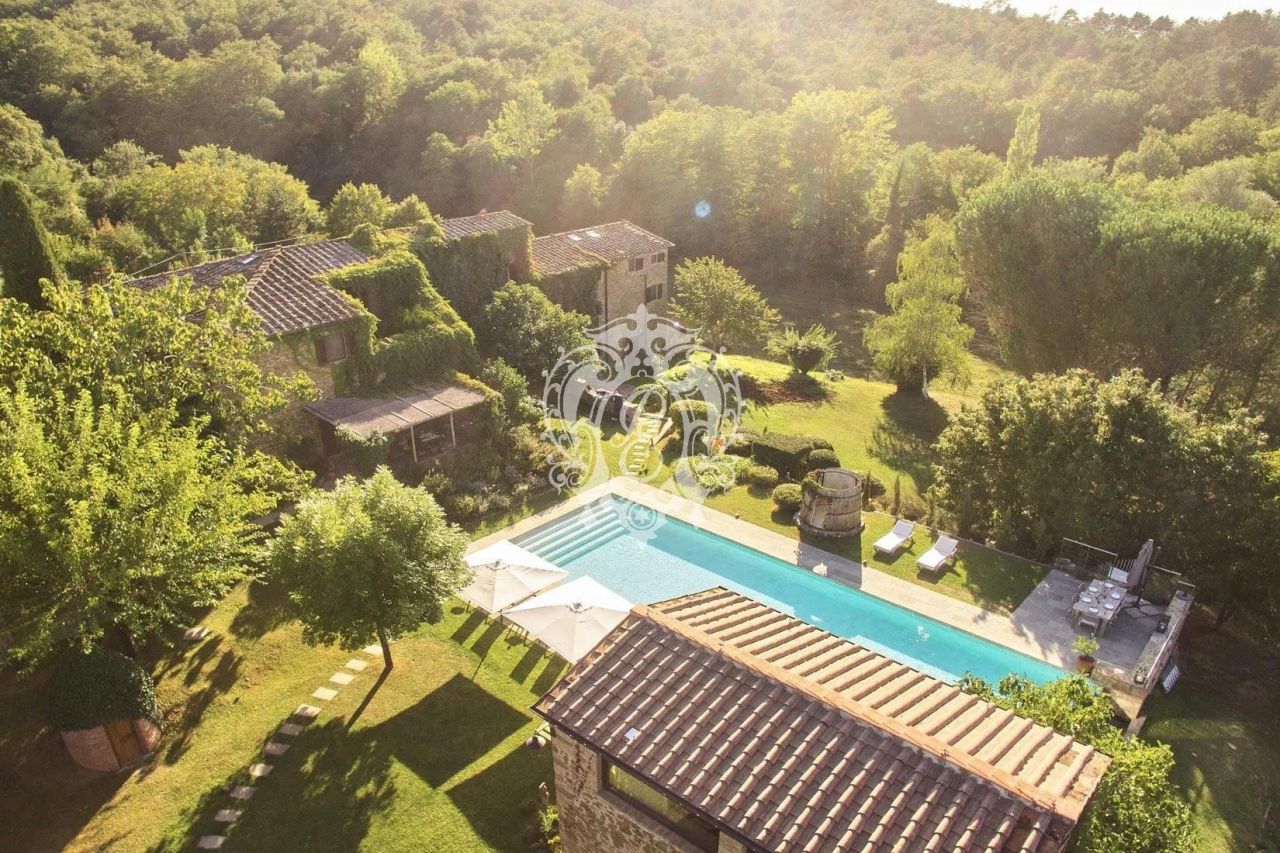 Дом в Ареццо, Италия, 985 м2 фото 2