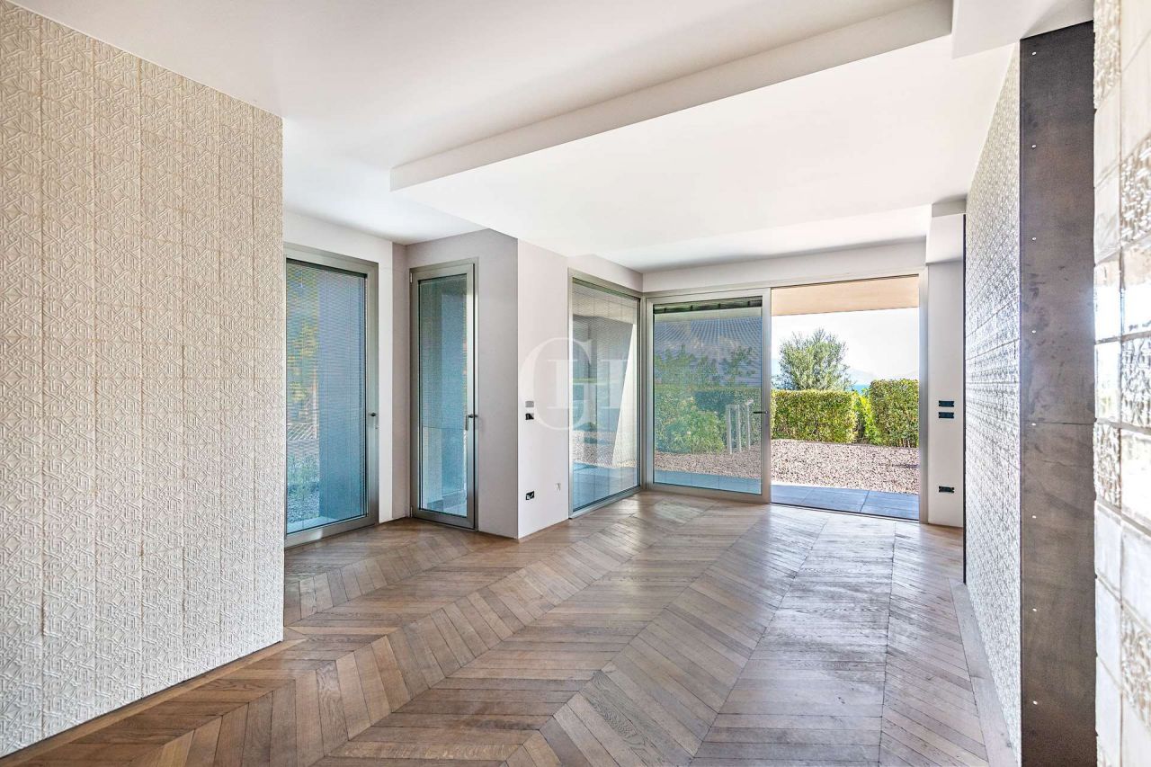 Квартира у озера Гарда, Италия, 270 м2 фото 3