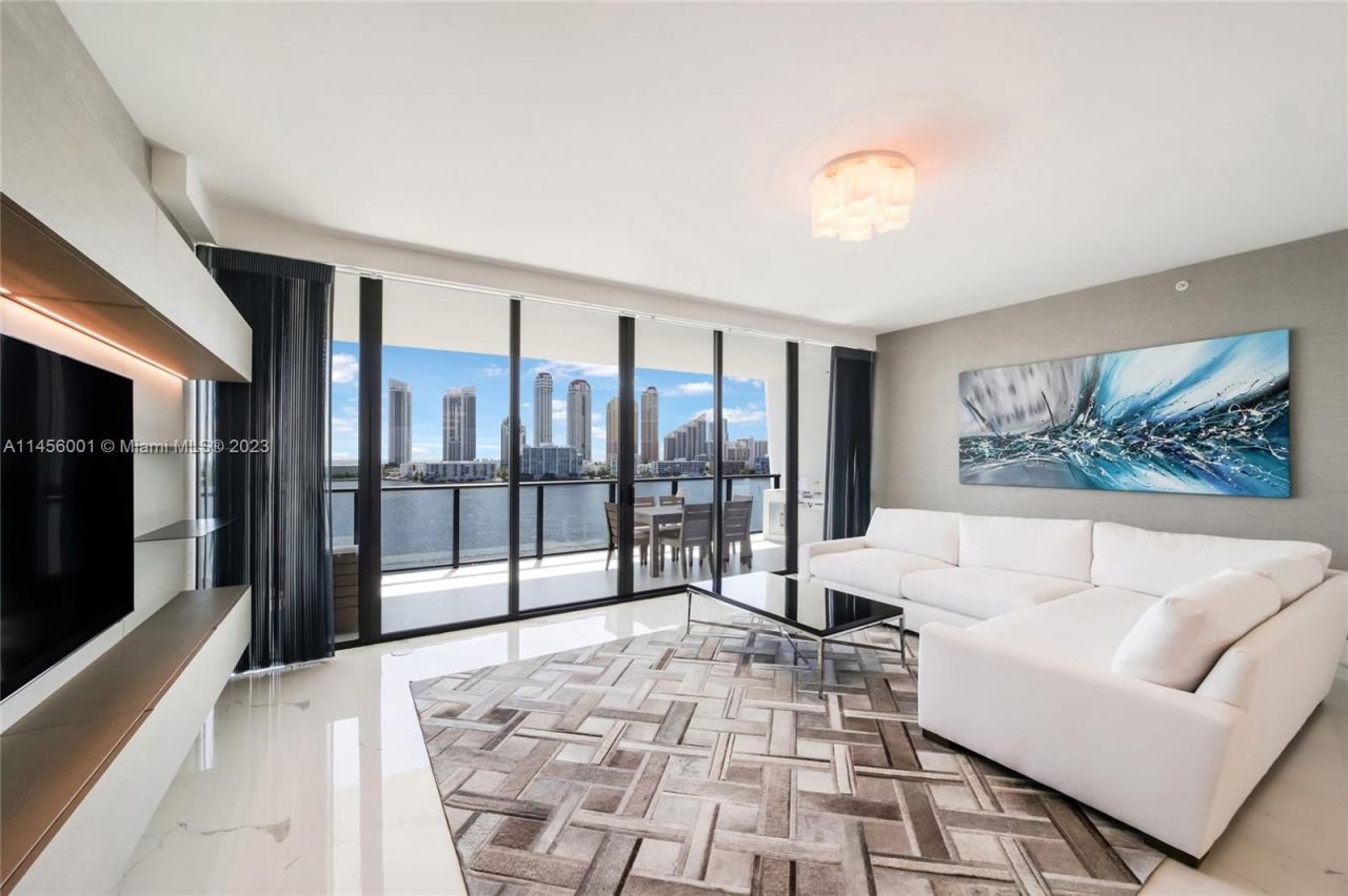 Квартира в Майами, США, 250 м2 фото 2