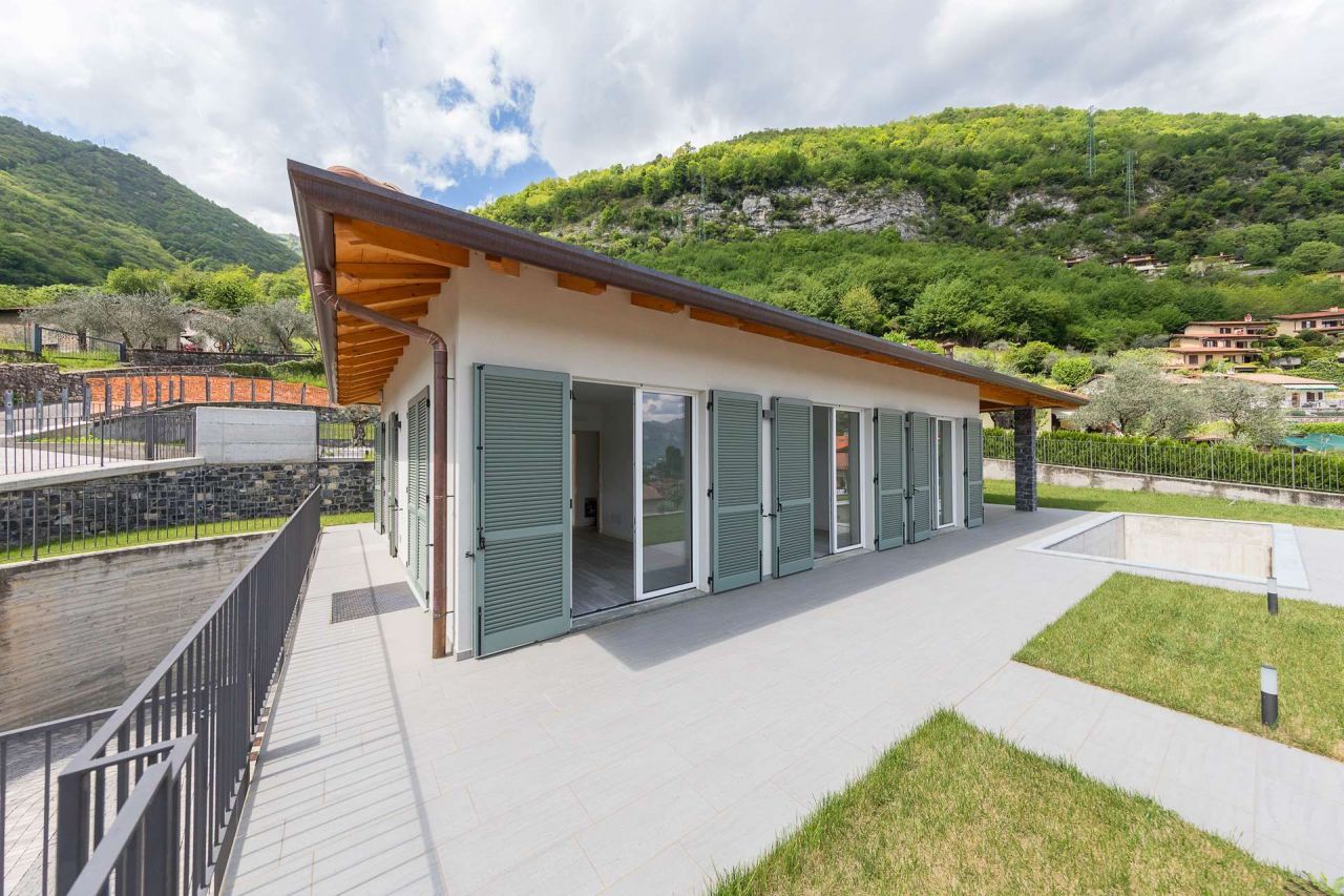 Вилла у озера Комо, Италия, 250 м2 фото 2
