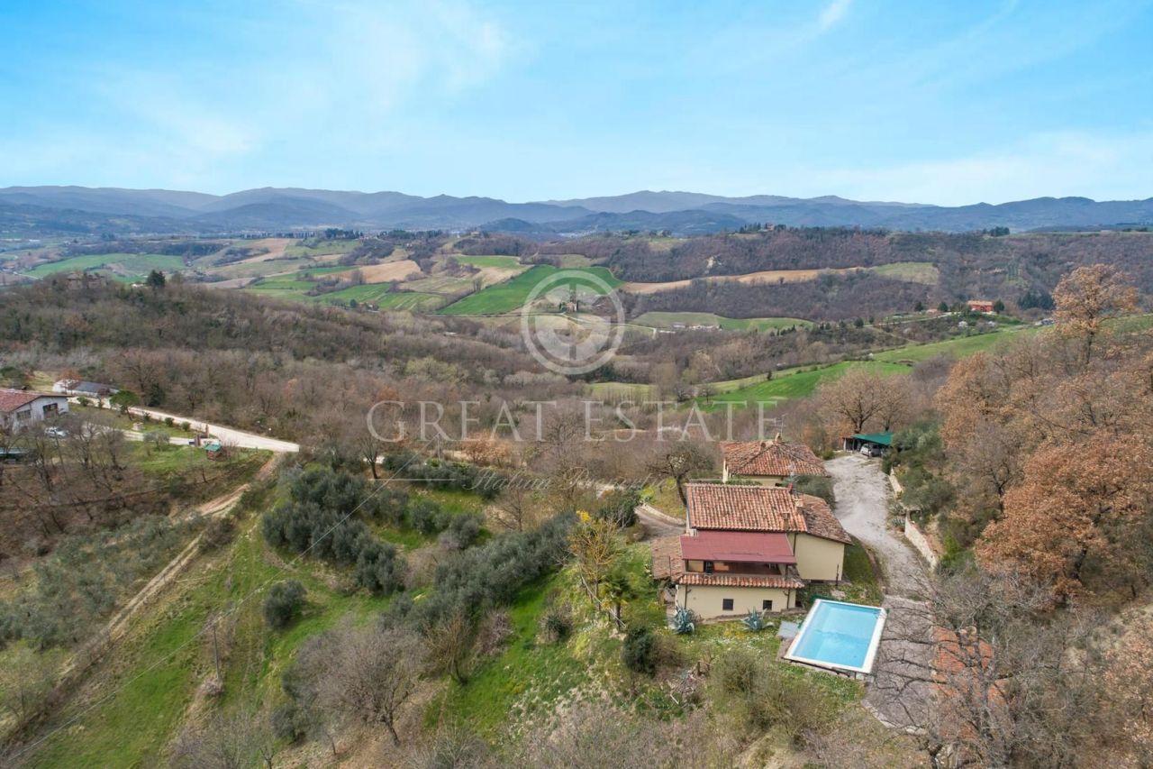 Дом в Читта-ди-Кастелло, Италия, 339.05 м2 фото 2