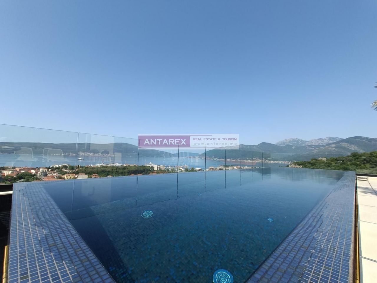 Апартаменты в Тивате, Черногория, 60 м2 фото 2