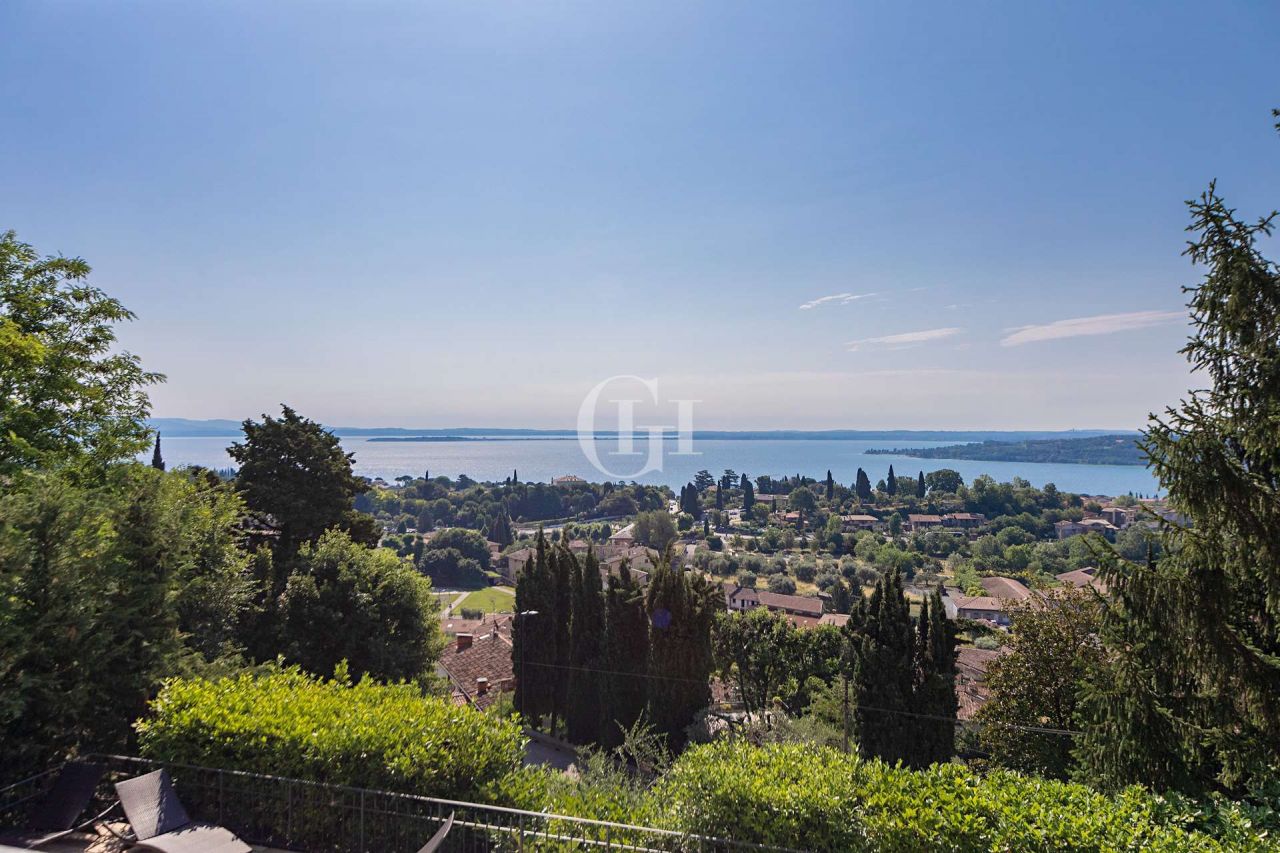 Вилла у озера Гарда, Италия, 400 м2 фото 5