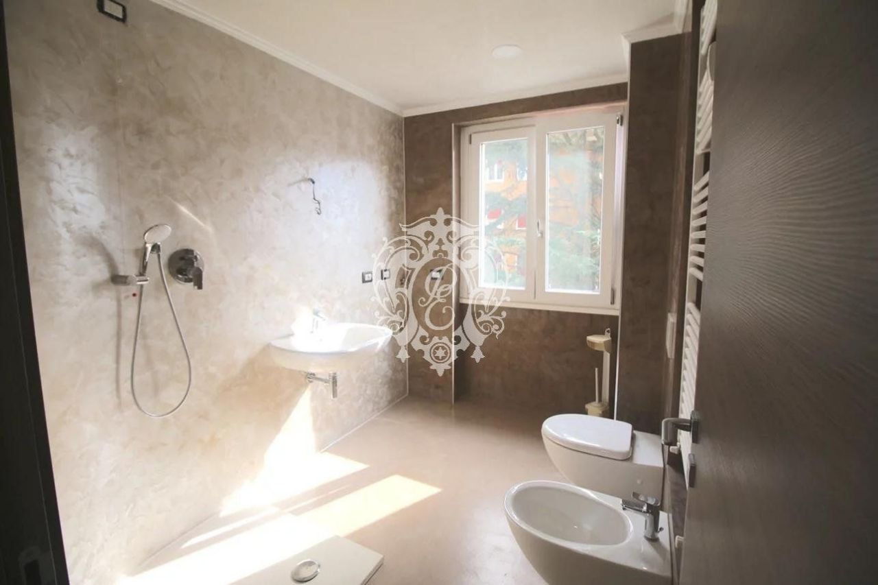 Квартира в Комо, Италия, 105 м2 фото 4