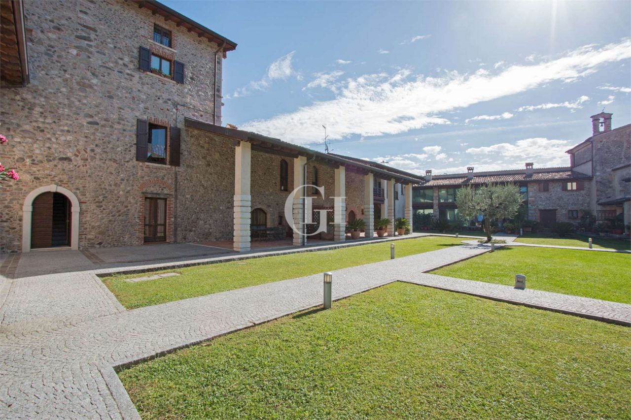 Квартира у озера Гарда, Италия, 95 м2 фото 2