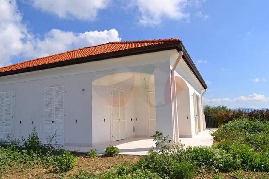 Вилла в Сан-Ремо, Италия, 250 м2 фото 2