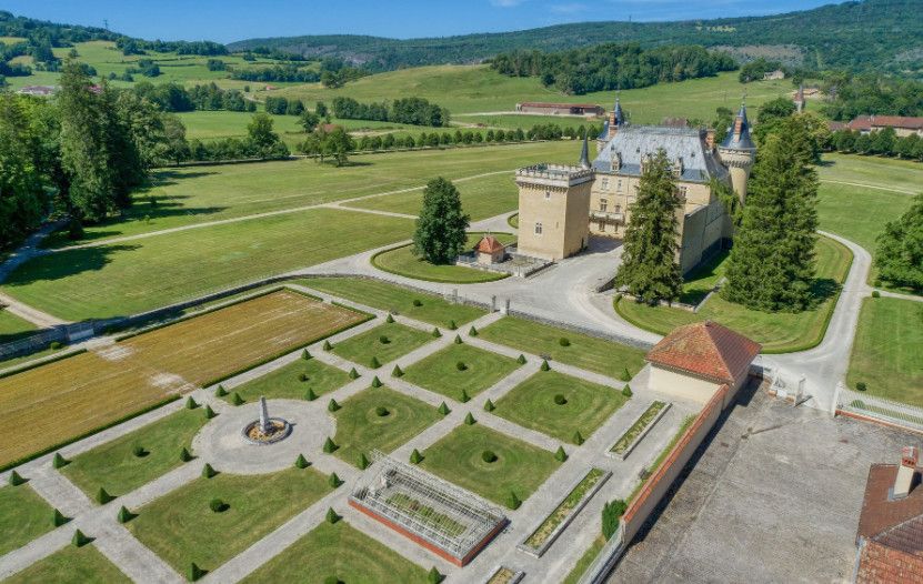 Замок в Бургундии, Франция, 2 400 м2 фото 3