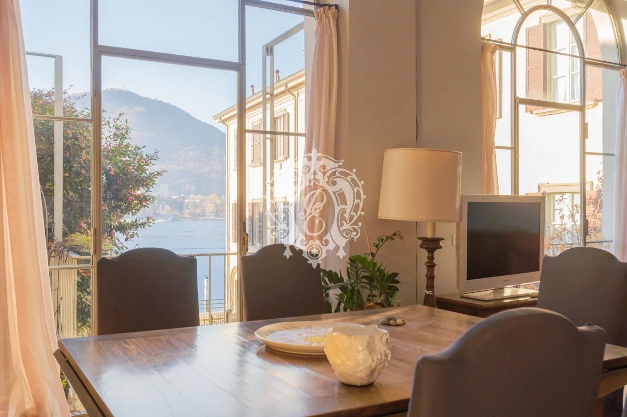 Квартира в Комо, Италия, 200 м2 фото 2