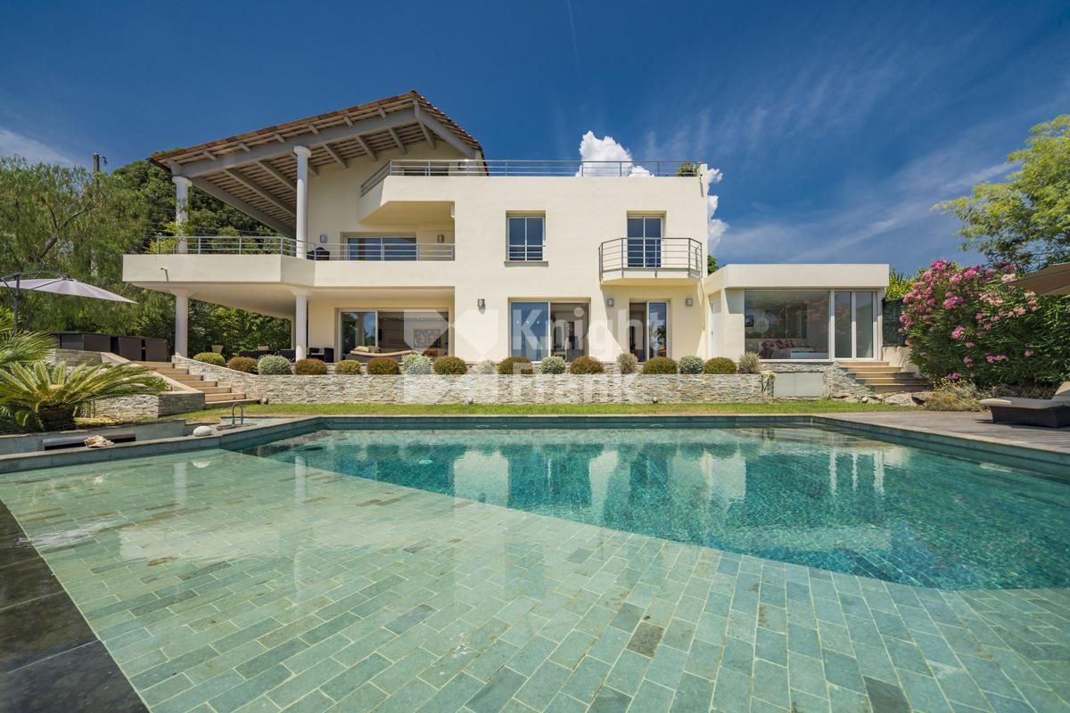 Вилла в Гольф-Жуан, Франция, 250 м2 фото 3