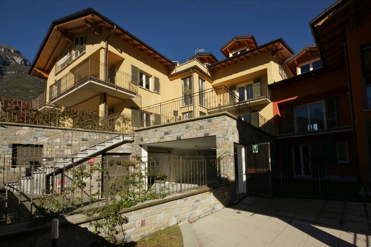 Квартира у озера Комо, Италия, 100 м2 фото 4