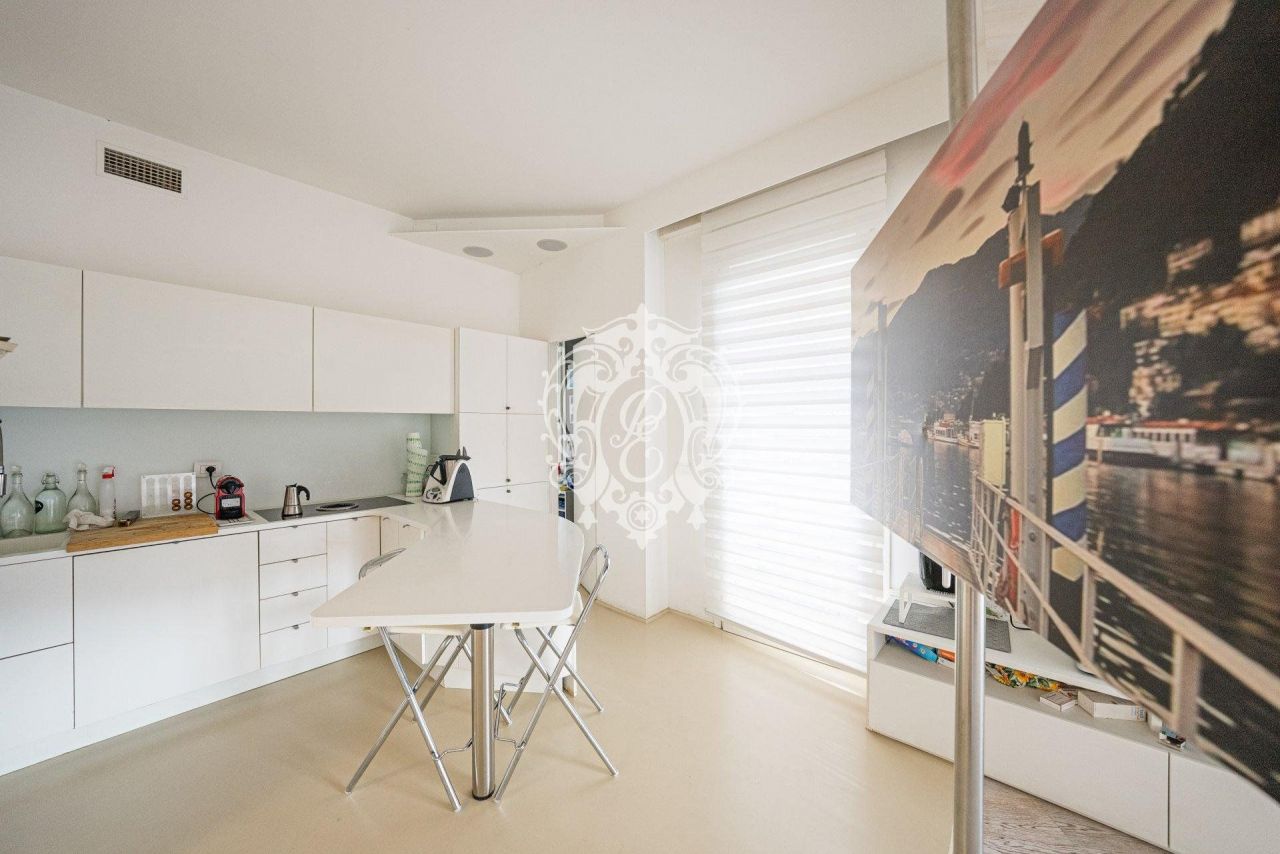 Квартира в Комо, Италия, 170 м2 фото 2