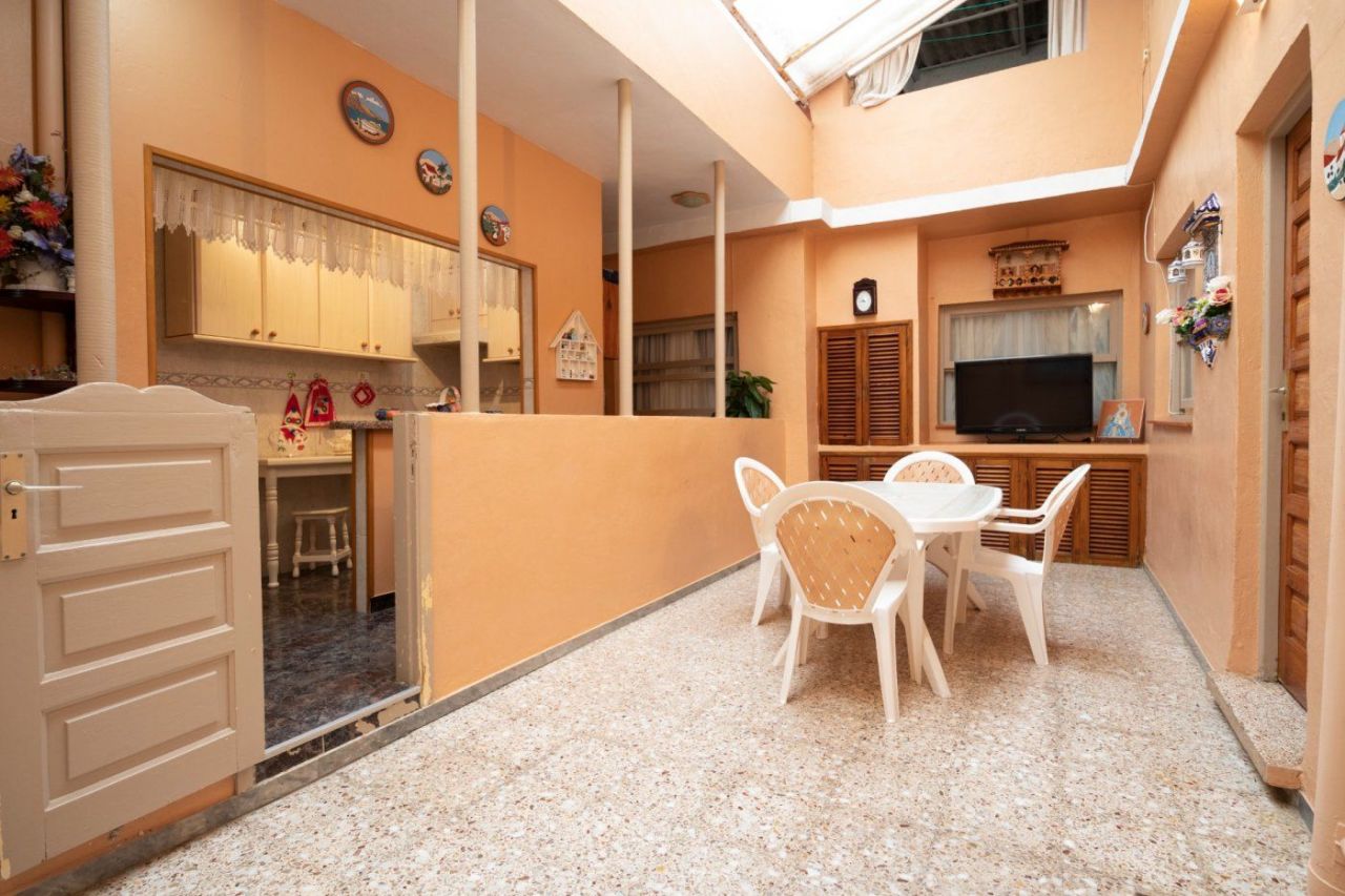 Дом в Сан-Кристобаль-де-ла-Лагуна, Испания, 230 м2 фото 3
