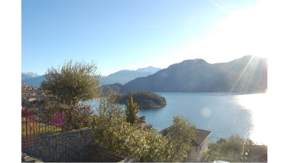 Квартира у озера Комо, Италия, 85 м2 фото 4