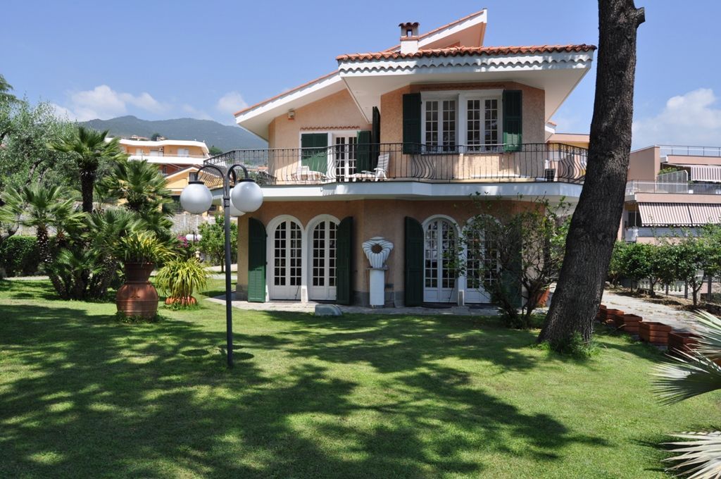 Вилла в Сан-Ремо, Италия, 226 м2 фото 2