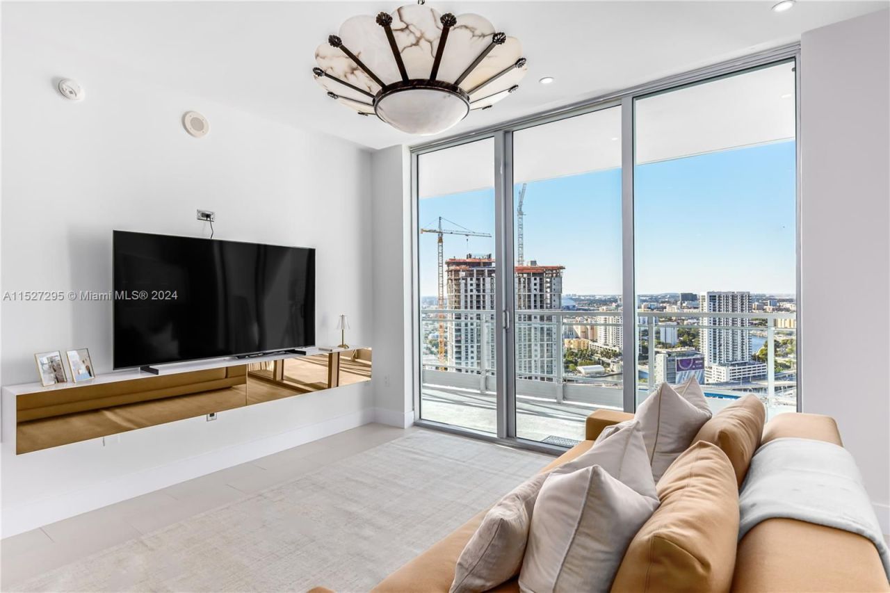Квартира в Майами, США, 1 000 м2 фото 4