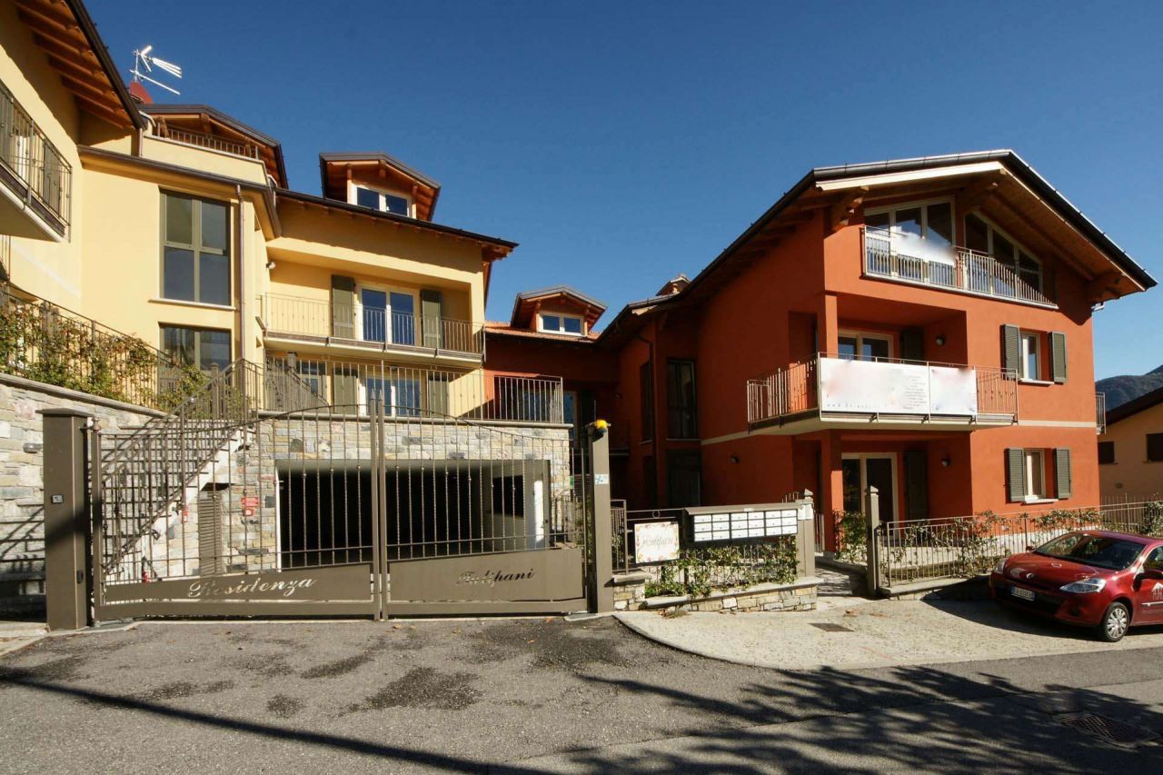 Квартира у озера Комо, Италия, 100 м2 фото 2