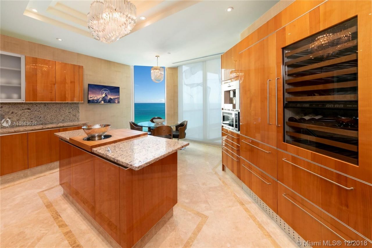 Квартира в Майами, США, 360 м2 фото 2