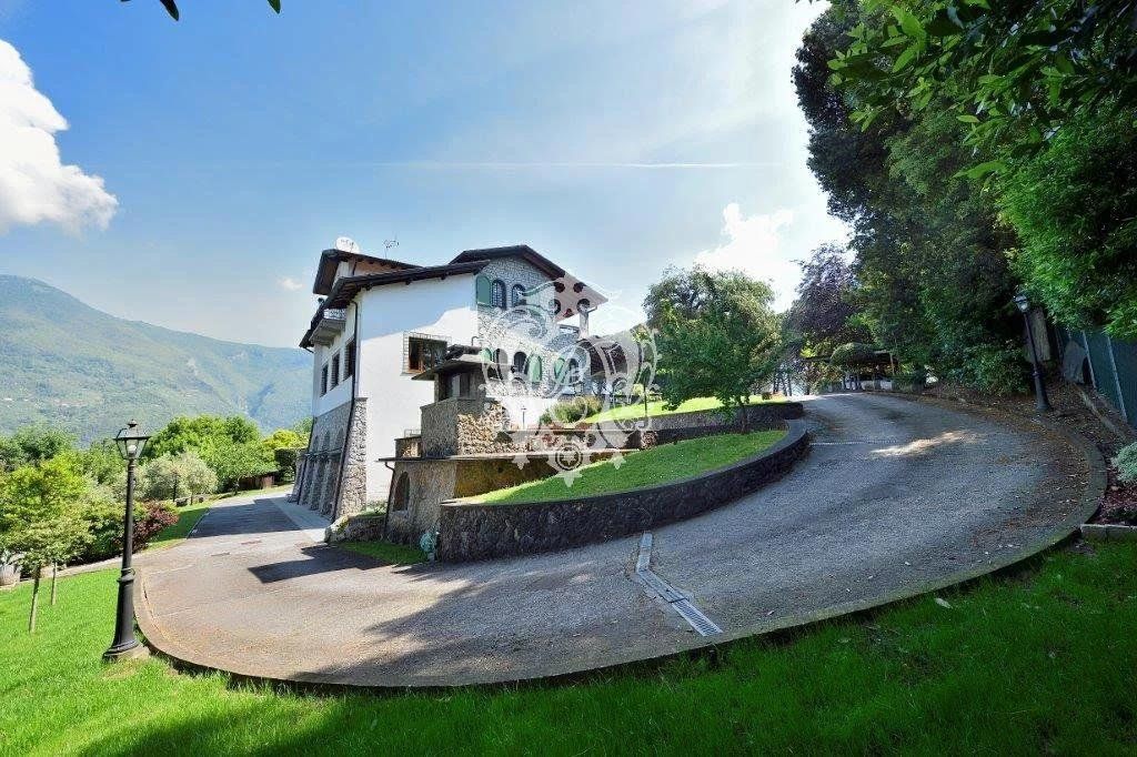 Вилла в Камайоре, Италия, 350 м2 фото 2