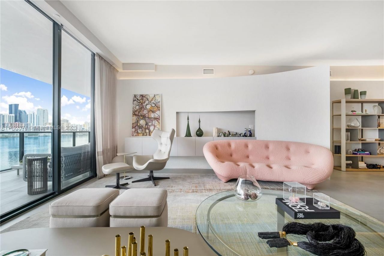 Квартира в Майами, США, 250 м2 фото 2