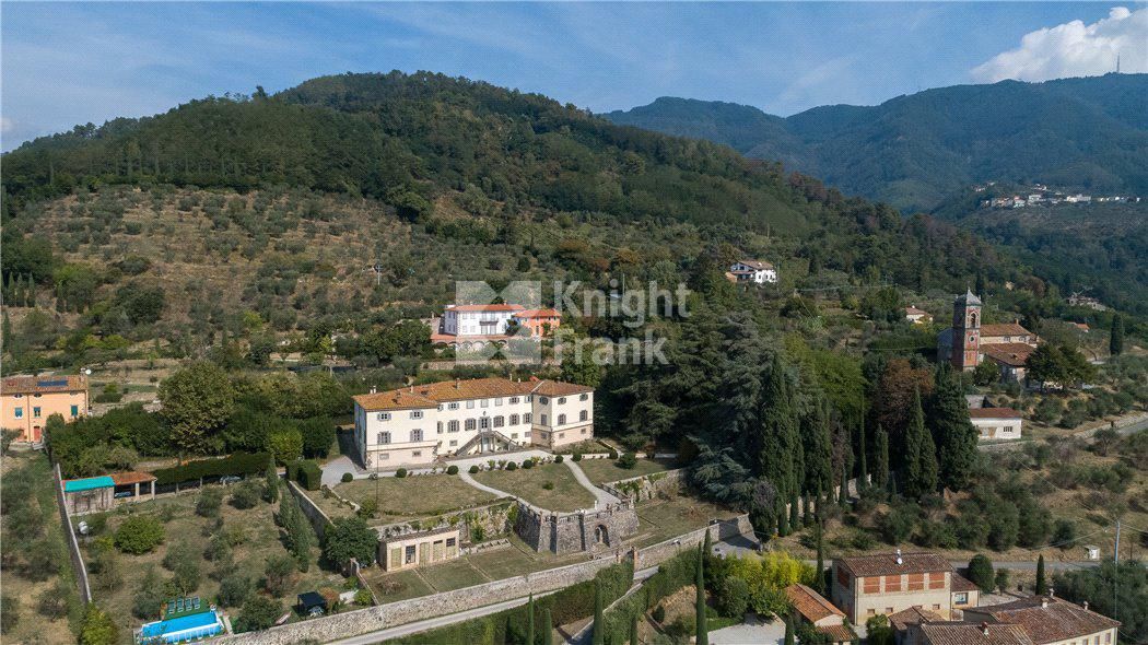 Вилла в Лукке, Италия, 2 000 м2 фото 2