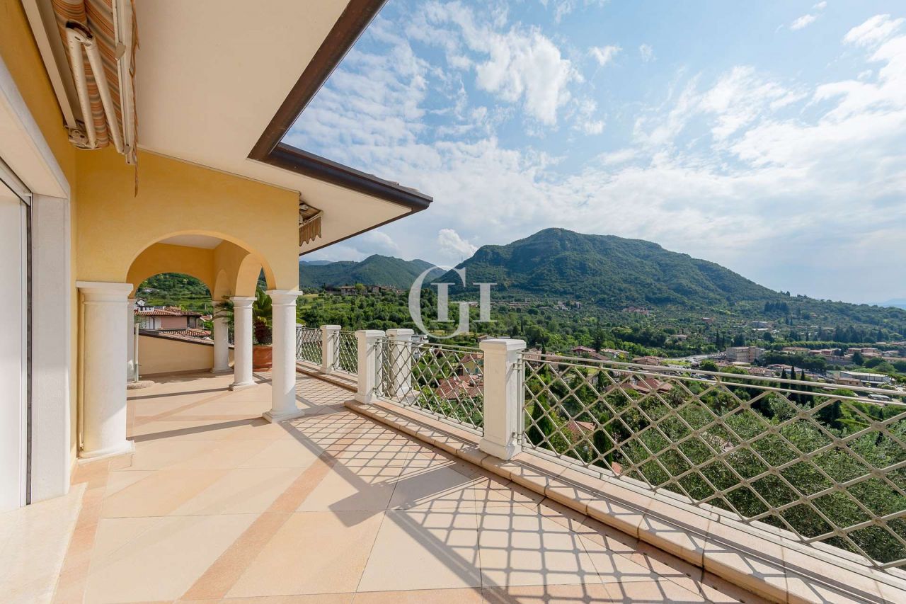Вилла у озера Гарда, Италия, 570 м2 фото 5