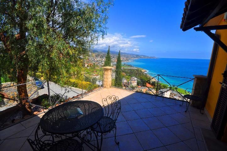 Вилла в Сан-Ремо, Италия, 218 м2 фото 2