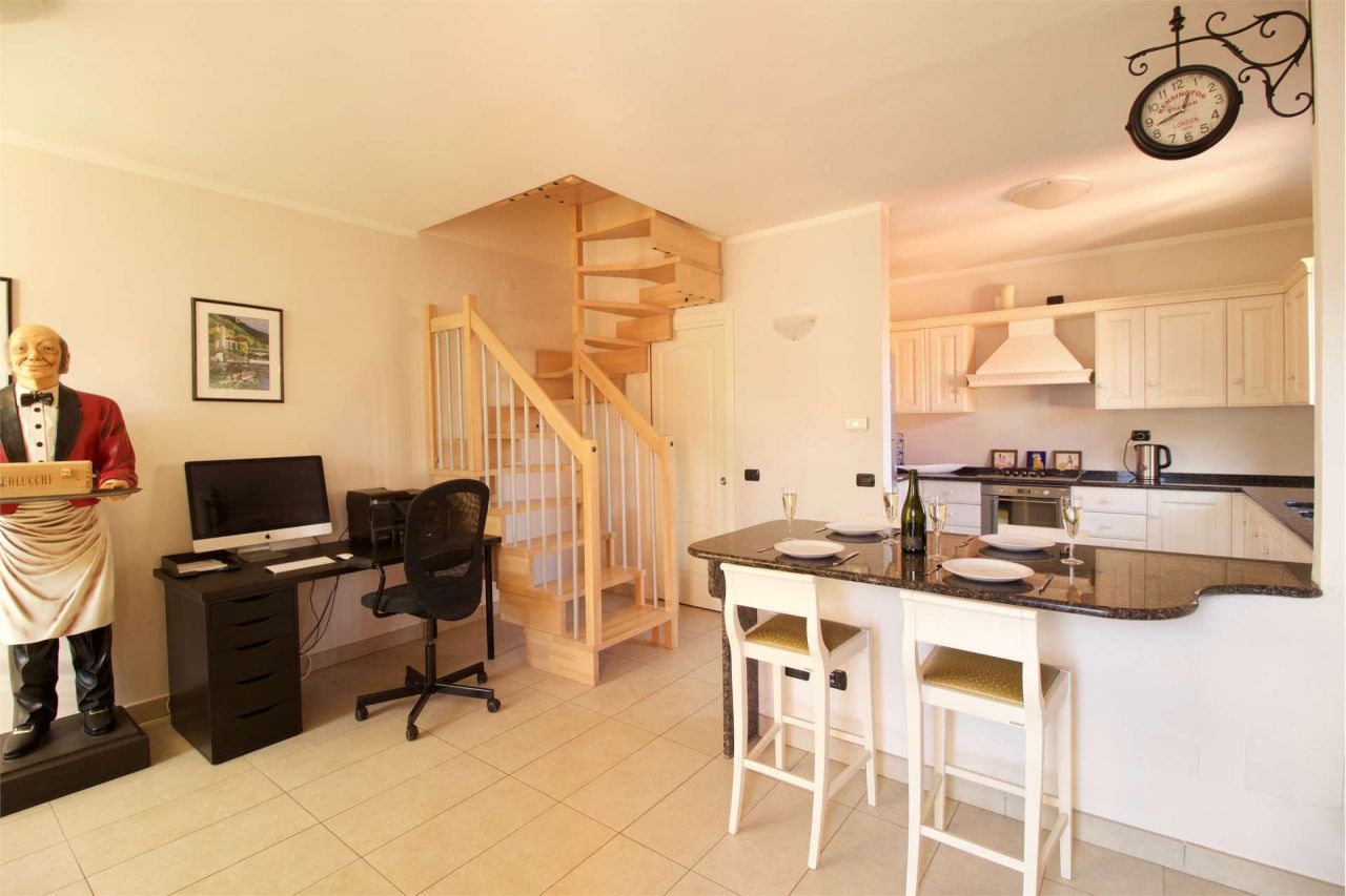 Квартира у озера Комо, Италия, 85 м2 фото 2