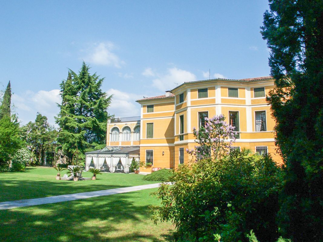 Дом в Виченце, Италия, 1 655 м2 фото 1