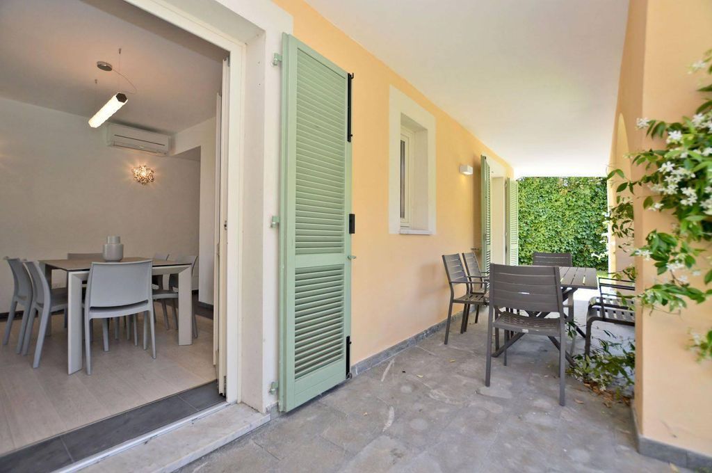 Вилла в Форте деи Марми, Италия, 300 м2 фото 5