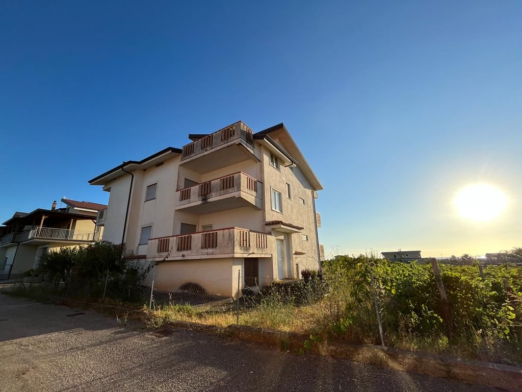 Дом в Санта-Мария дель Чедро, Италия, 390 м2 фото 1