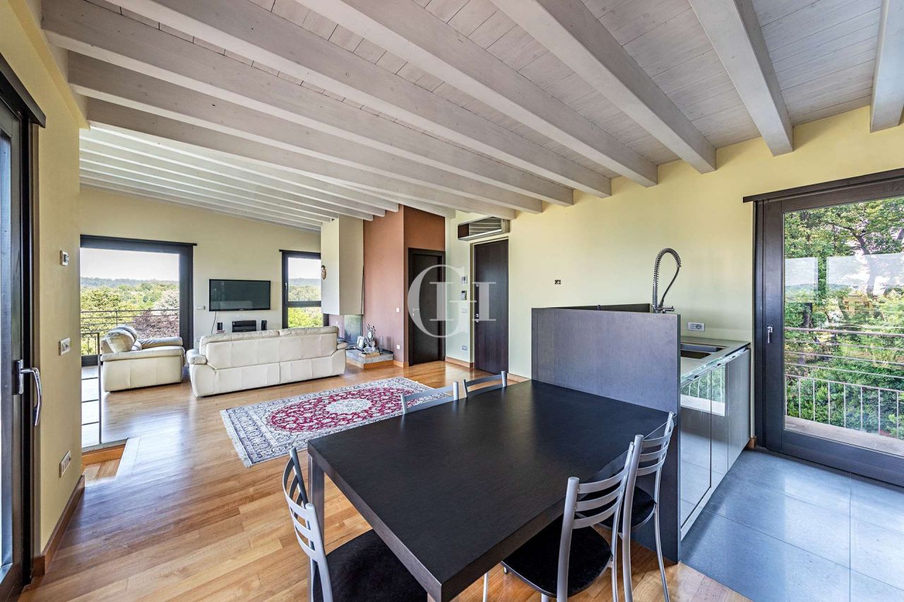 Вилла у озера Гарда, Италия, 250 м2 фото 2