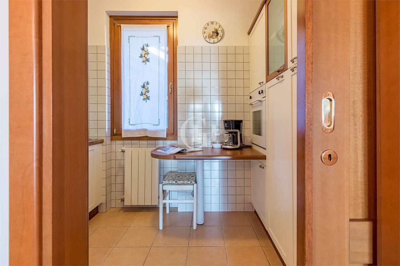 Квартира у озера Гарда, Италия, 85 м2 фото 3