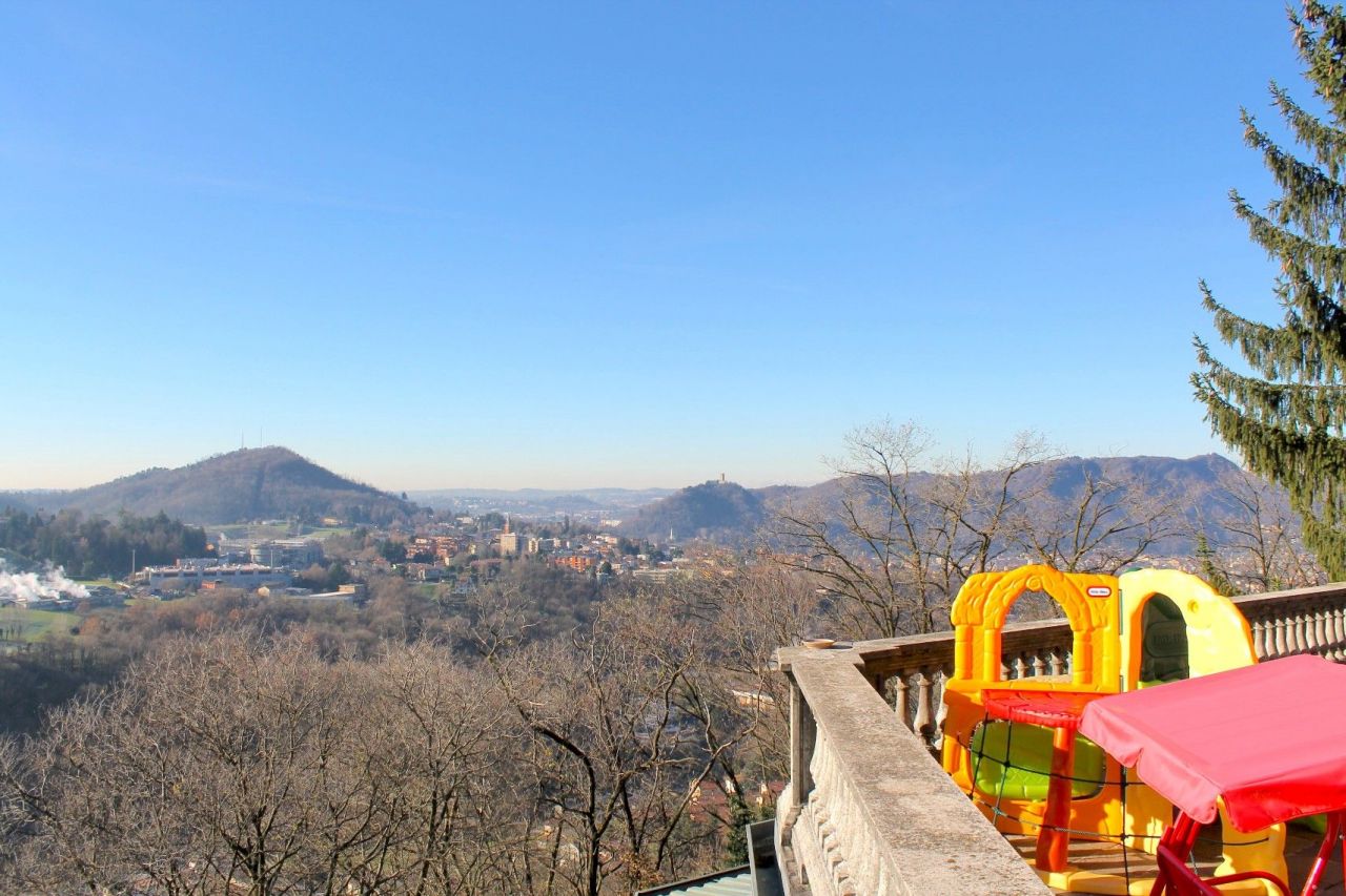 Вилла в Комо, Италия, 320 м2 фото 4