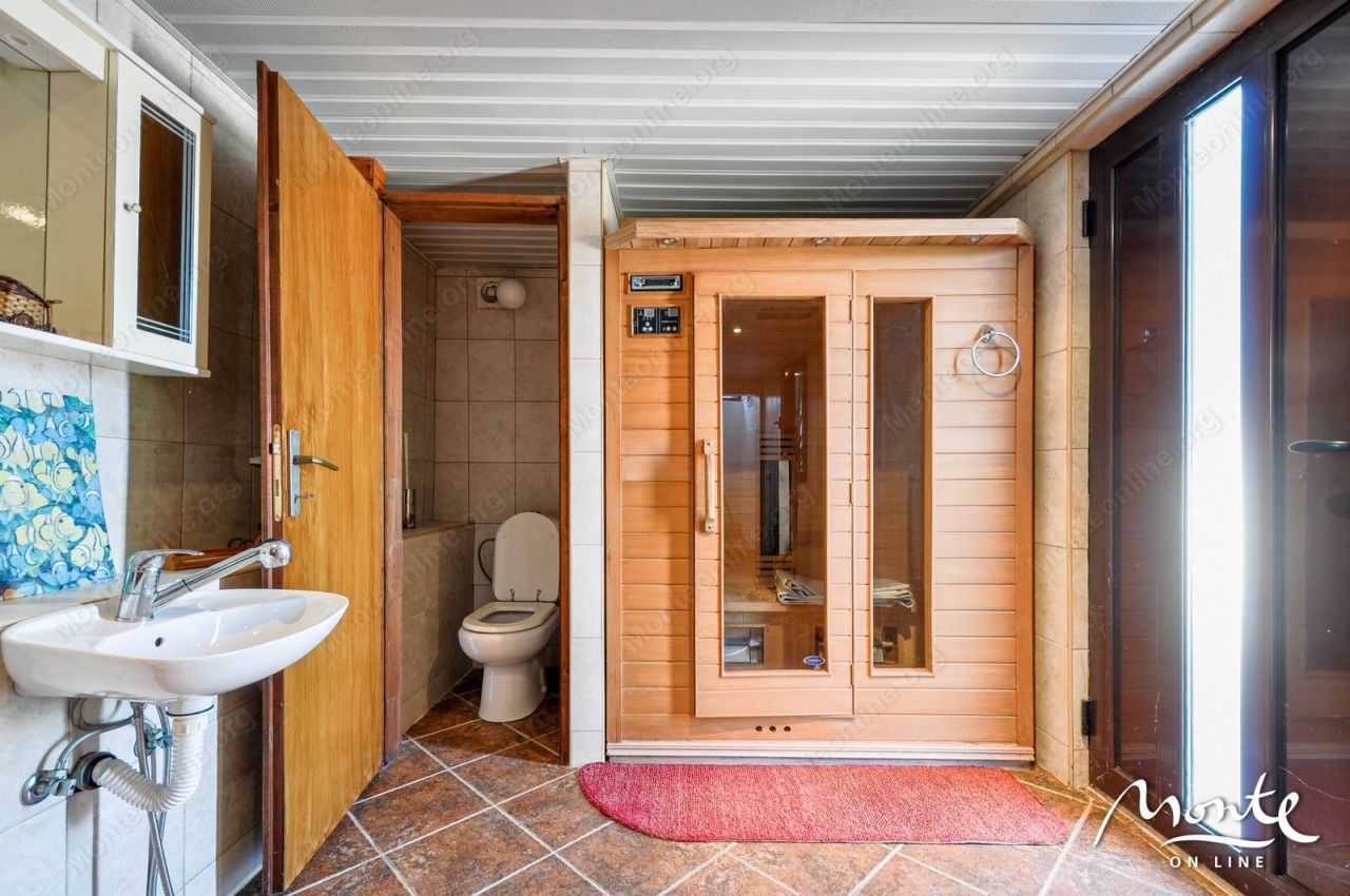 Дом в Тивате, Черногория, 130 м2 фото 3
