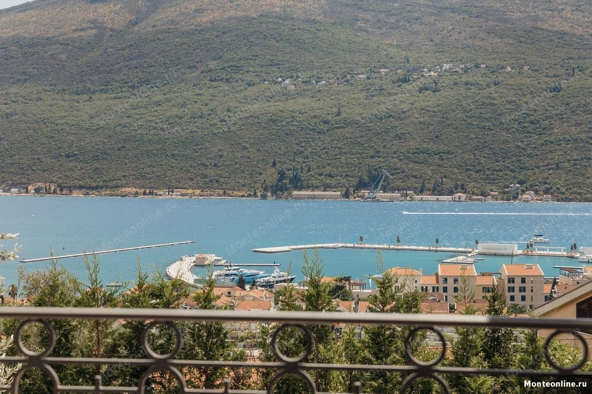 Квартира в Херцег-Нови, Черногория, 74 м2 фото 1