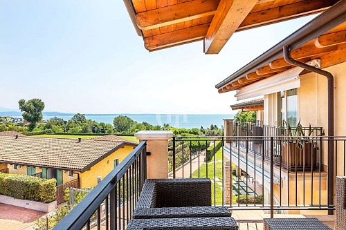 Квартира у озера Гарда, Италия, 78 м2 фото 1