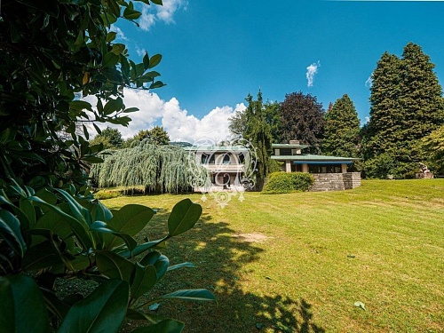 Вилла в Лезе, Италия, 800 м2 фото 1