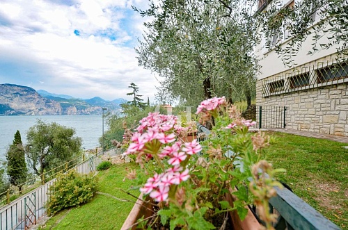 Квартира у озера Гарда, Италия, 95 м2 фото 1