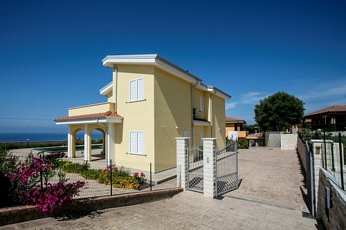 Вилла в Дзамброне, Италия, 95 м2 фото 1