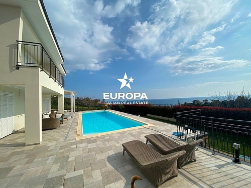 Вилла в Сан-Ремо, Италия, 240 м2 фото 1